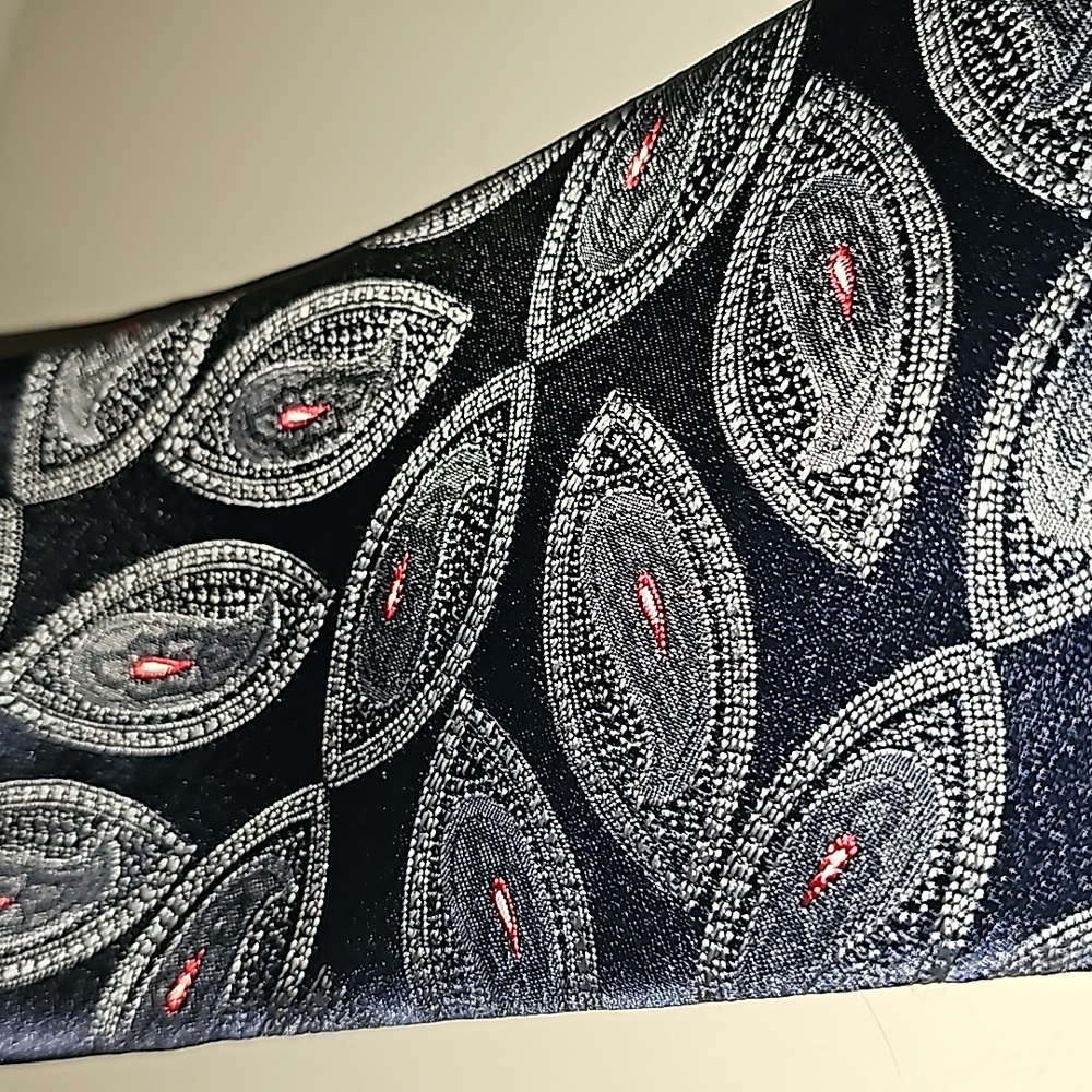 Botany 500 Tie - Picture 2 of 7